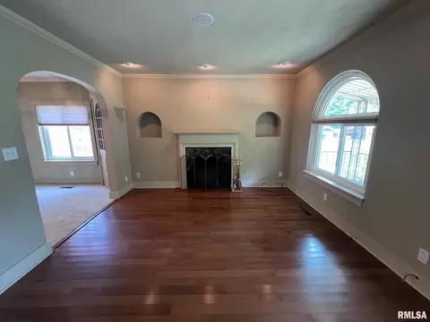 Living - 632 Lincoln Dr, Macomb, IL 61455 photo 4 of 4
