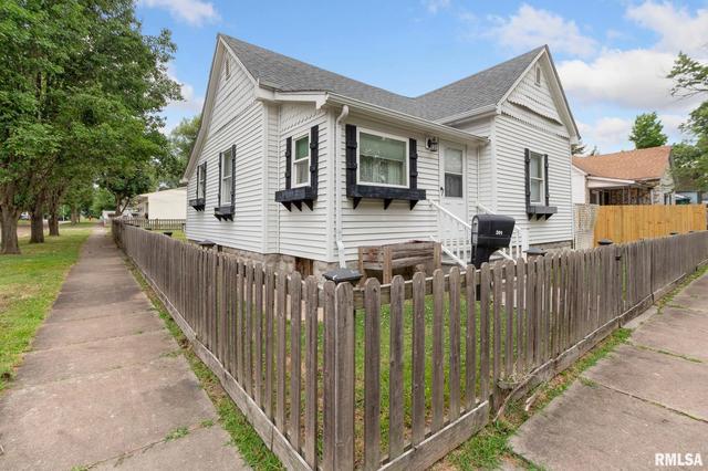 301 N 9th St, Herrin, IL 62948