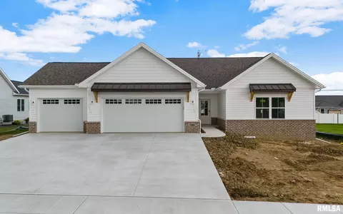 720 Wellington Dr, Washington, IL 61571