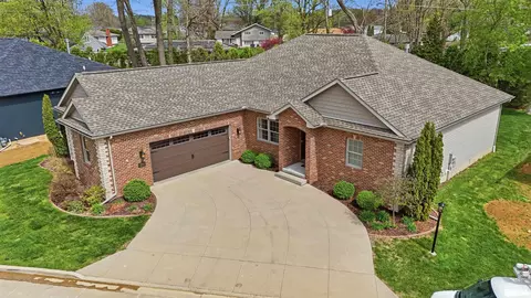 2717 W Woods Edge Dr, Peoria, IL 61614