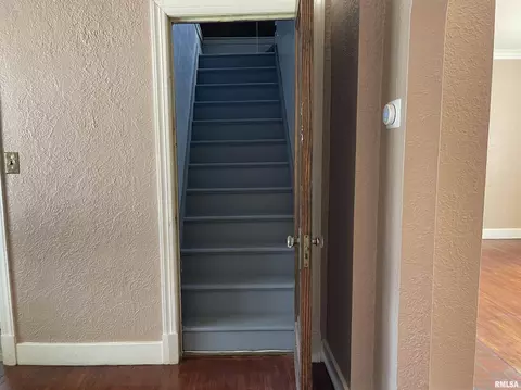 Entry Way - 313 Embert Pl, Peoria, IL 61603 photo 5 of 7
