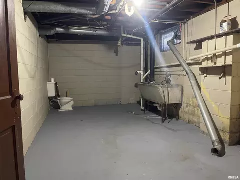 Bath - 313 Embert Pl, Peoria, IL 61603 photo 3 of 3