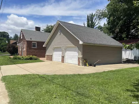 Exterior - 313 Embert Pl, Peoria, IL 61603 photo 2 of 4