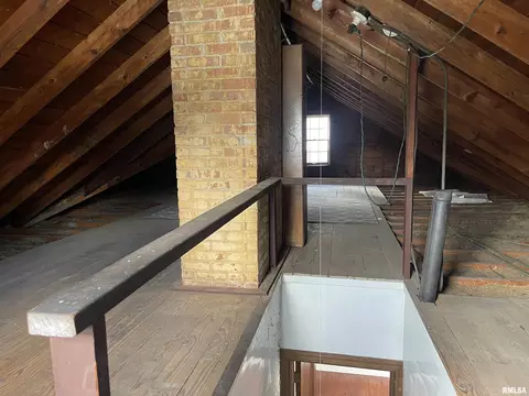 Entry Way - 313 Embert Pl, Peoria, IL 61603 photo 6 of 7