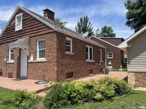 Exterior - 313 Embert Pl, Peoria, IL 61603 photo 3 of 4