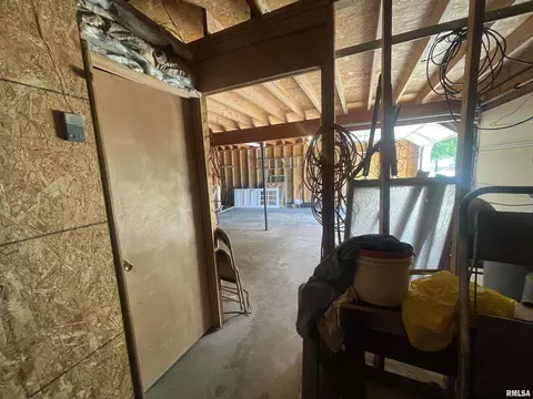 Entry Way - 313 Embert Pl, Peoria, IL 61603 photo 7 of 7