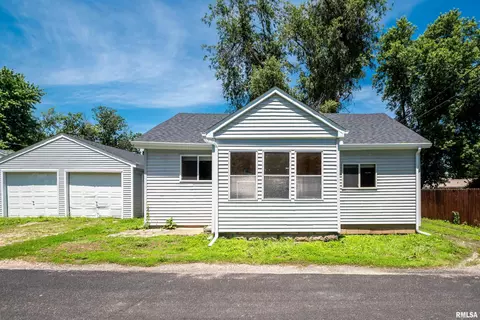 307 Midland St, Pekin, IL 61554