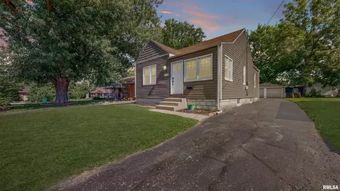 2113 W Edna Ct, West Peoria, IL 61604