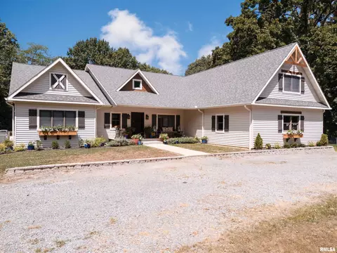18145 Lone Oak Ter, West Frankfort, IL 62896