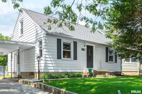 1004 Springfield Rd, East Peoria, IL 61611