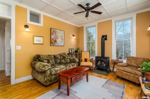 Living - 526 Shiloh Rd, Cobden, IL 62920 photo 2 of 4