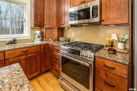 Kitchen - 526 Shiloh Rd, Cobden, IL 62920 photo 3 of 6