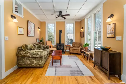 Living - 526 Shiloh Rd, Cobden, IL 62920 photo 1 of 4