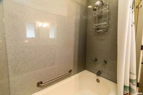 Bath - 526 Shiloh Rd, Cobden, IL 62920 photo 3 of 6