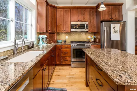 Kitchen - 526 Shiloh Rd, Cobden, IL 62920 photo 2 of 6