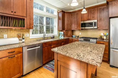 Kitchen - 526 Shiloh Rd, Cobden, IL 62920 photo 5 of 6