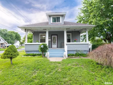 1401 Caroline St, Pekin, IL 61554