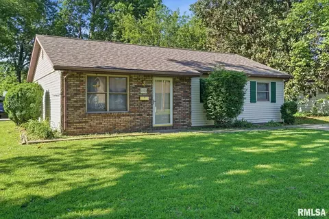 1303 W Prairie St, Marion, IL 62959