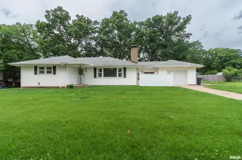 1821 E Shady Oak Dr, Peoria, IL 61614