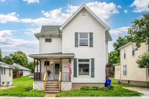 305 N Magnolia St, Elmwood, IL 61529