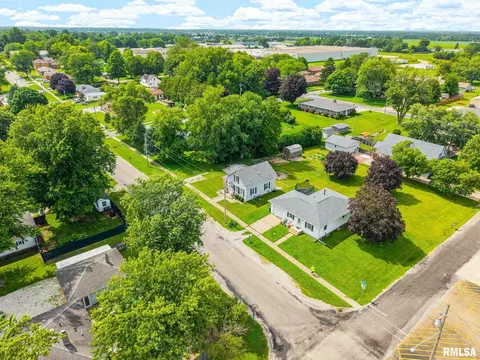 View/Area - 715 E Chatham St, Metamora, IL 61548 photo 3 of 11