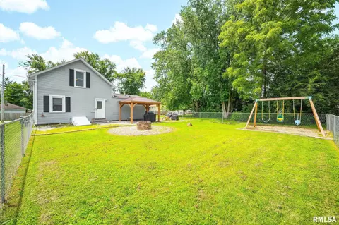 Exterior - 715 E Chatham St, Metamora, IL 61548 photo 5 of 8