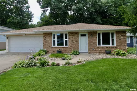 124 Shoshone Dr, East Peoria, IL 61611