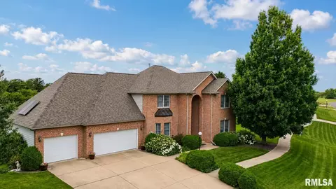 1801 Winged Foot Dr, Pekin, IL 61554