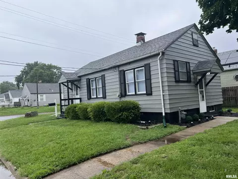 1515 Willow St, Pekin, IL 61554