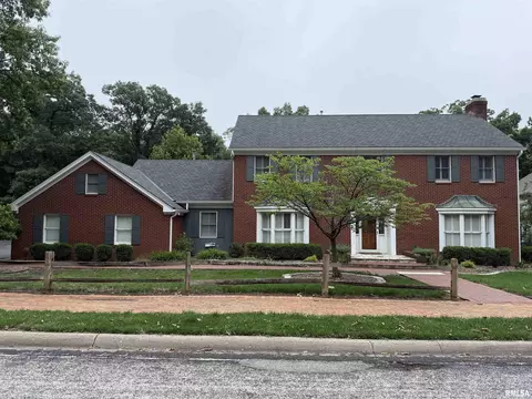 6414 N Jamestown Rd, Peoria, IL 61615