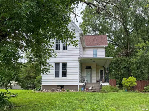 1027 N Main St, Lewistown, IL 61542