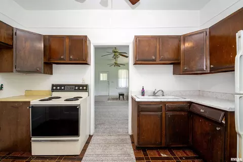 1101 E Willcox Ave, Peoria, IL 61603 photo 9