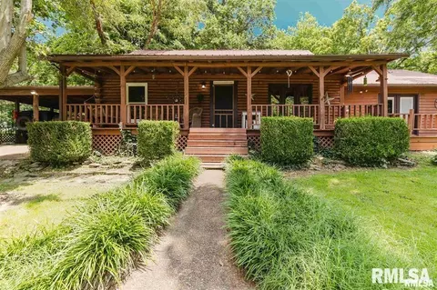690 Ganntown Ln, Grantsburg, IL 62943