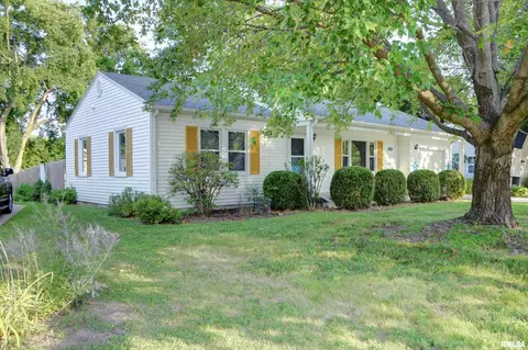 Exterior - 708 Memorial Dr, Macomb, IL 61455 photo 2 of 6
