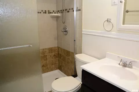 Bath - 708 Memorial Dr, Macomb, IL 61455 photo 1 of 3