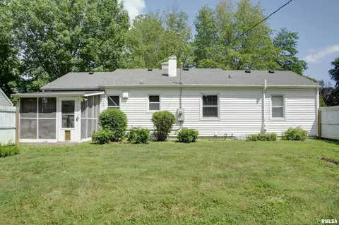 Exterior - 708 Memorial Dr, Macomb, IL 61455 photo 3 of 6