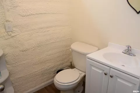 Bath - 708 Memorial Dr, Macomb, IL 61455 photo 3 of 3