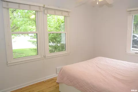 Bedroom - 708 Memorial Dr, Macomb, IL 61455 photo 1 of 2