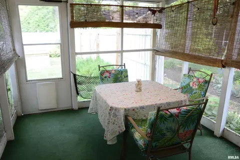 Exterior - 708 Memorial Dr, Macomb, IL 61455 photo 4 of 6
