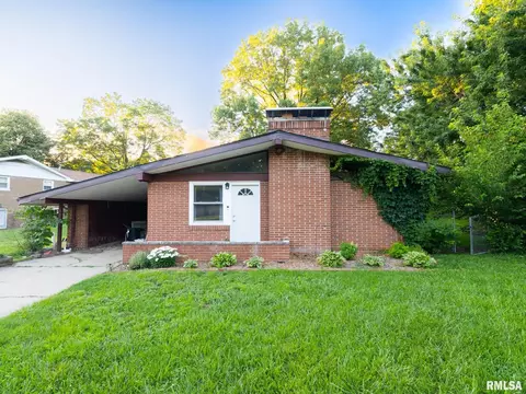 2215 Glendale Ave, Pekin, IL 61554