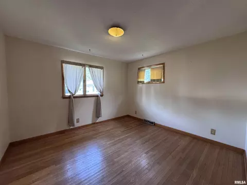 720 W Chase St, Macomb, IL 61455 photo 5