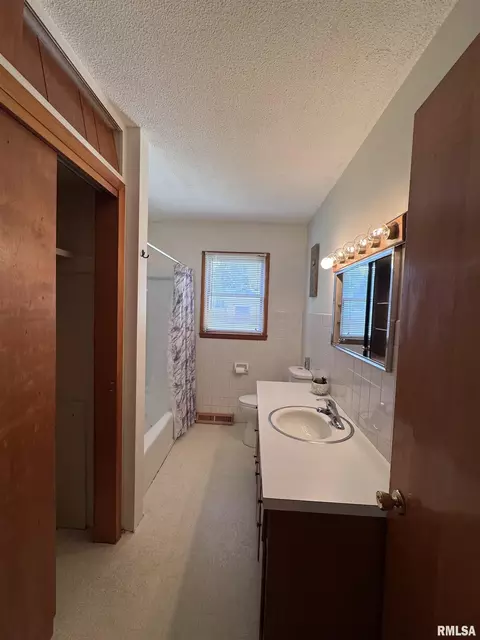 720 W Chase St, Macomb, IL 61455 photo 8
