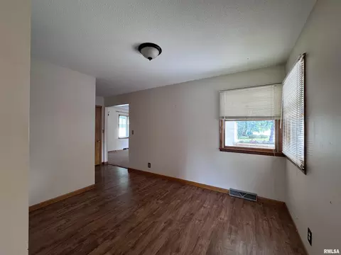 720 W Chase St, Macomb, IL 61455 photo 3