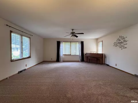 720 W Chase St, Macomb, IL 61455 photo 4