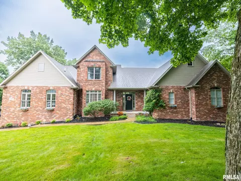 1108 Thornberry Ln, Germantown Hills, IL 61548