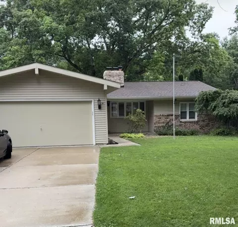 10 Olympia Fields Dr, Pekin, IL 61554
