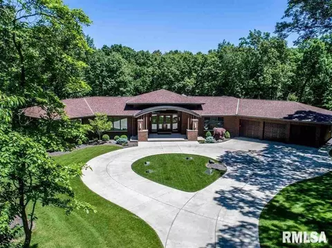 440 Linden St, Pekin, IL 61554