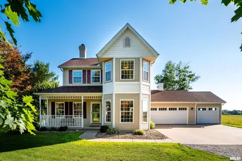 465 Townhall Rd, Germantown Hills, IL 61548