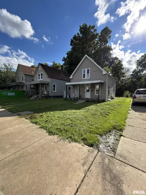2143 N Maryland Ave, Peoria, IL 61603