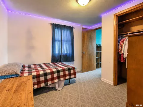 Bedroom - 1176 Elm St, Canton, IL 61520 photo 4 of 7